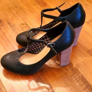 Crown Vintage size 8 Black Mary Jane Shoes